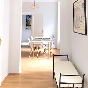 Classic, Modern&charming! 7min To Vienna's Center! Wiedeń